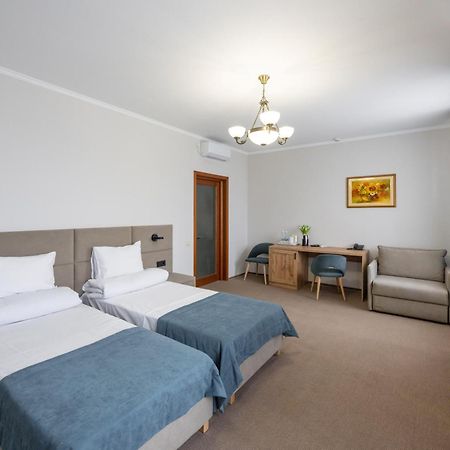 Stanislaviv Hotel Ivano-Frankivsk Ngoại thất bức ảnh