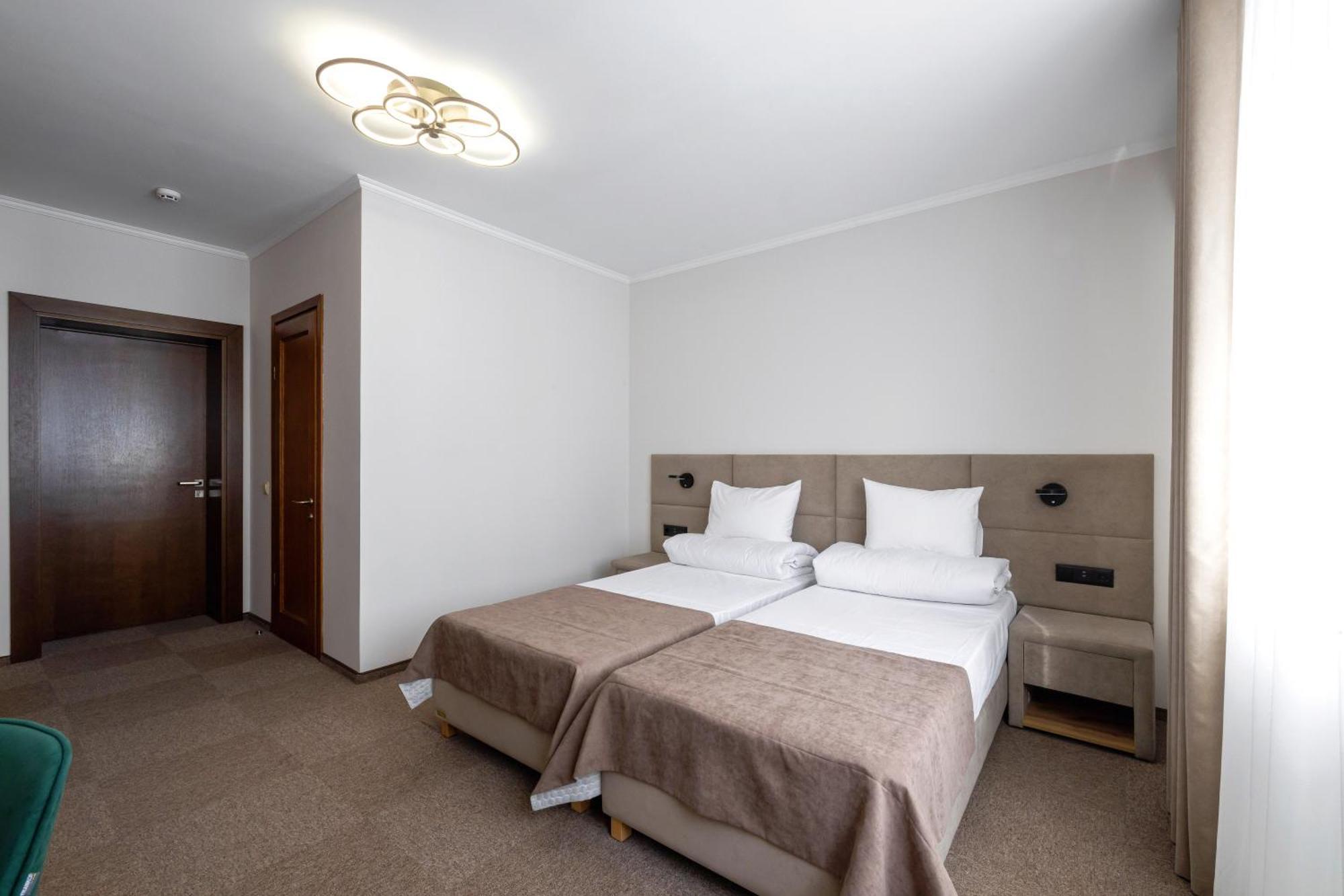 Stanislaviv Hotel Ivano-Frankivsk Ngoại thất bức ảnh