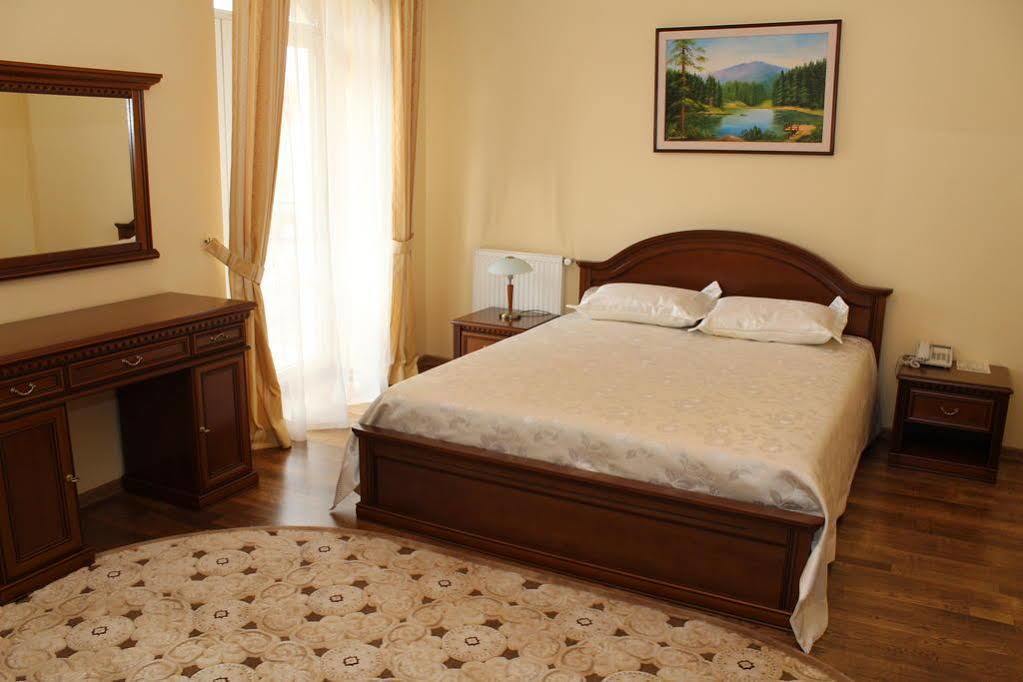 Stanislaviv Hotel Ivano-Frankivsk Ngoại thất bức ảnh
